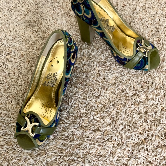 Naughty Monkey Pumps - Picture 2 of 3